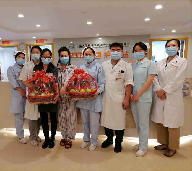 八楼患者姜新晶为了表示感谢送的果篮.jpg
