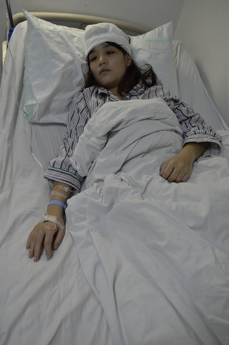 电线杆倒塌砸伤路人 现代医院急诊科紧急施救脱险