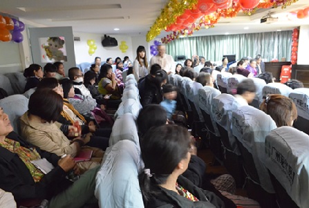 现代医院举办元旦晚会 国内外友人共贺新年