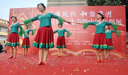 广州现代医院首届“羊城社区文化节”开幕  中外友人共赏传统年俗