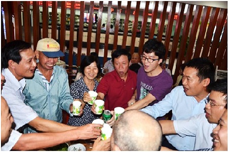 病中不忘家国情 医院相聚贺国庆--越南癌症患者广州现代医院欢度国庆节