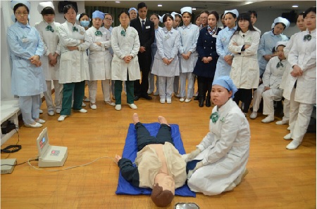 提高医疗急救水平 危急关头为生命护航--广州现代医院组织全院员工“心肺复苏”操作培训