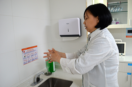 广州现代医院组织全院员工手卫生操作考试