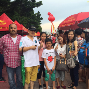 广州现代医院外籍患者观看国际龙舟邀请赛