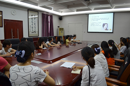 广州现代医院组织新护士服务礼仪培训