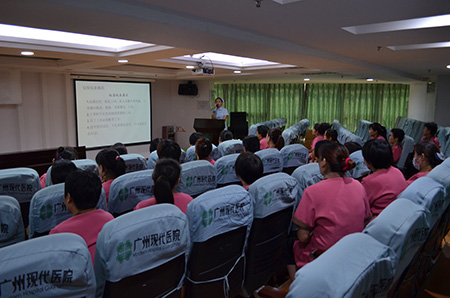 广州现代医院组织全院保洁员服务礼仪培训