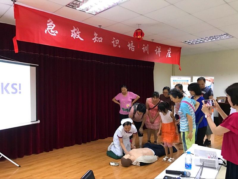 送医进社区，手把手教会居民急救操作